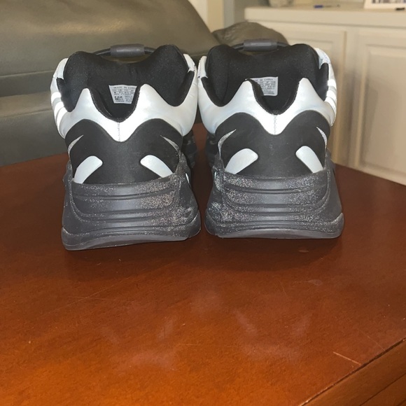 Yeezy 700 MNVN - Picture 7 of 8